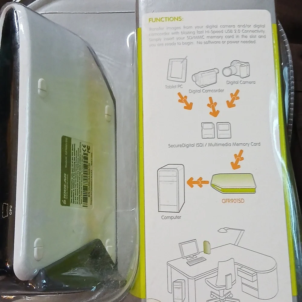 IOGEAR USB 2.0 HI-SPEED CARD READER. SD/MMC MEMORY CARD READER